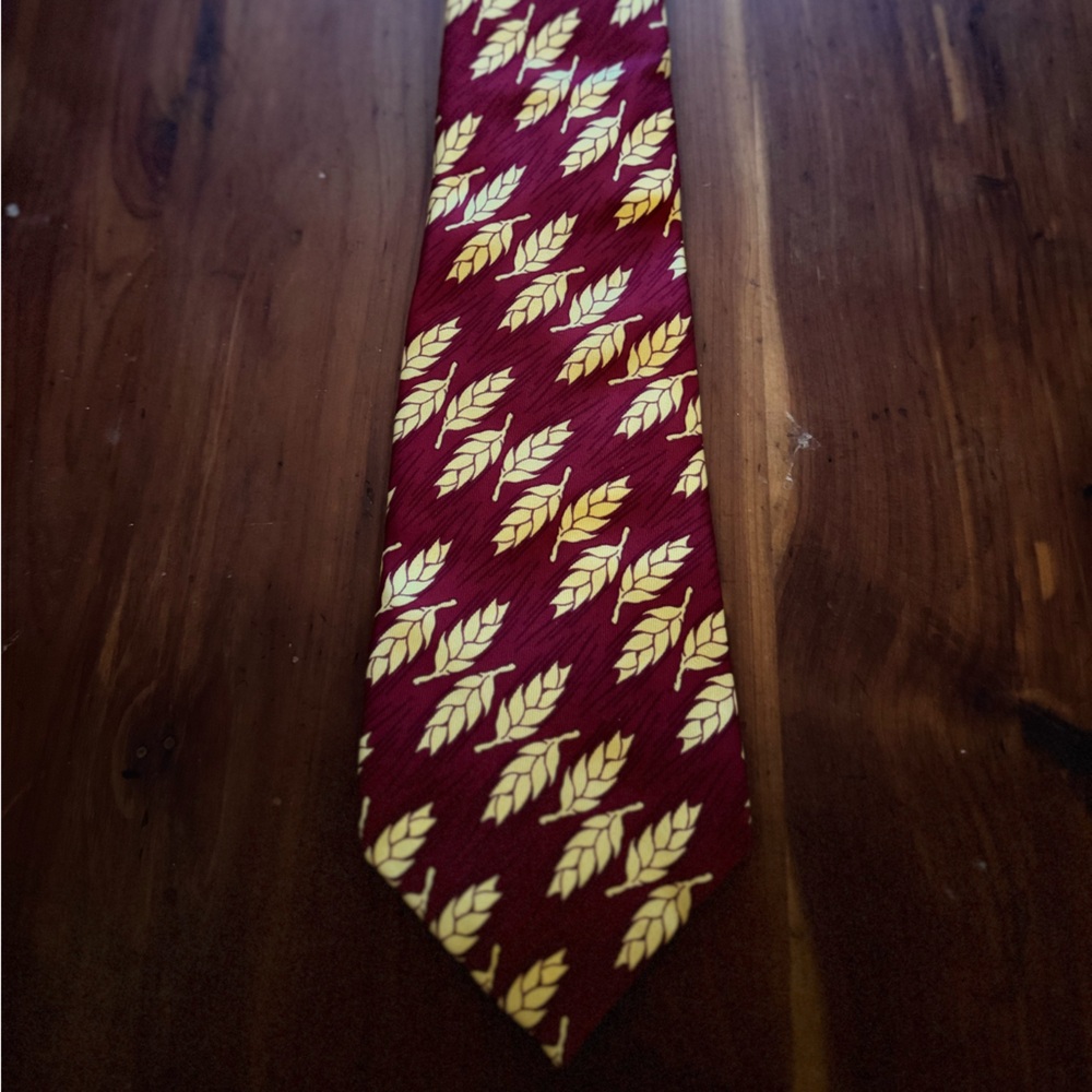 Gucci Burgundy and Gold Leaf Pattern Tie